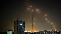 Iron Dome milik Israel mencuri perhatian dunia karena mampu menahan serangan rudal Hamas. AFP/MOHAMMED ABED  