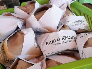 Fotocopy KK Jadi Bungkus Makanan, Netizen: Bismillah Panen Pinjol!