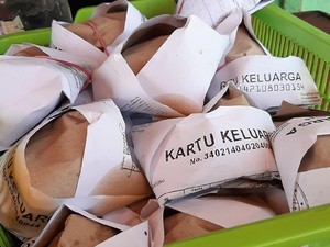Fotocopy KK Jadi Bungkus Makanan, Netizen: Bismillah Panen Pinjol!