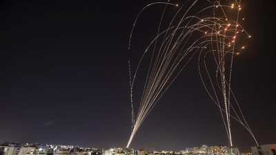 Balas Serangan, Hamas Tembakan Ratusan Roket ke Israel