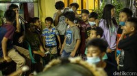 Protokol kesehatan dilaksanakan dengan memakai masker.
