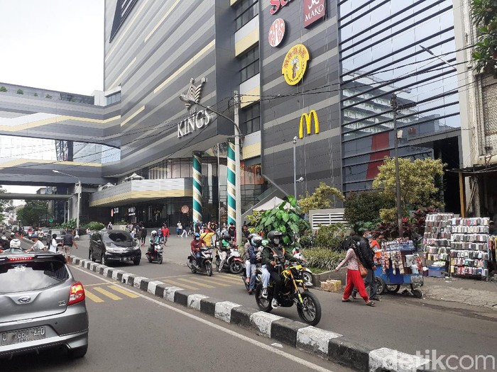 Suasana di salah satu pusat perbelanjaan Bandung di H-1 Lebaran