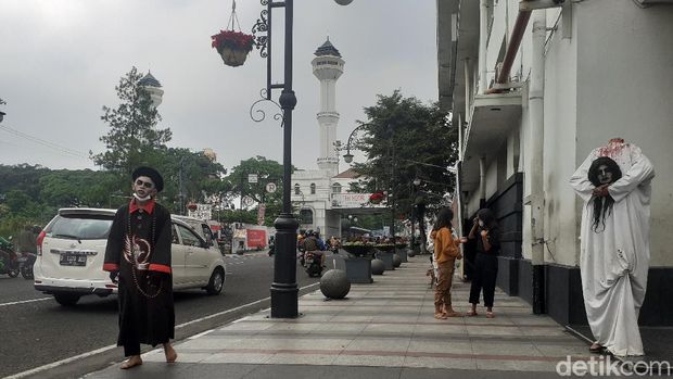 Suasana di salah satu pusat perbelanjaan Bandung di H-1 Lebaran