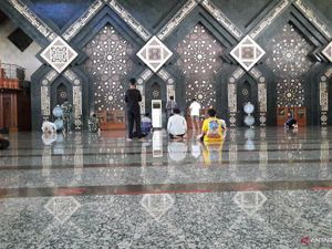 Masjid Agung At-Tin Gelar Salat Idul Fitri, Jemaah Dibatasi 2.000 Orang