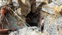 Kalaksa BPBD Solok Selatan Richi Amran melalui Kepala Seksi Kedaruratan Romi Aprijal di Padang Aro, seperti dilansir Antara, Senin (10/5/2021) mengatakan diperkirakan ada satu orang lagi yang belum ditemukan. Saat ini masih dalam proses pencarian.  