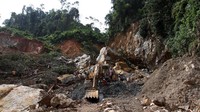 Saat itu ada enam orang yang tertimbun, empat di antaranya meninggal dunia. Asnedi mengatakan seusai longsor pada Januari, lokasi tambang itu sempat ditutup.  