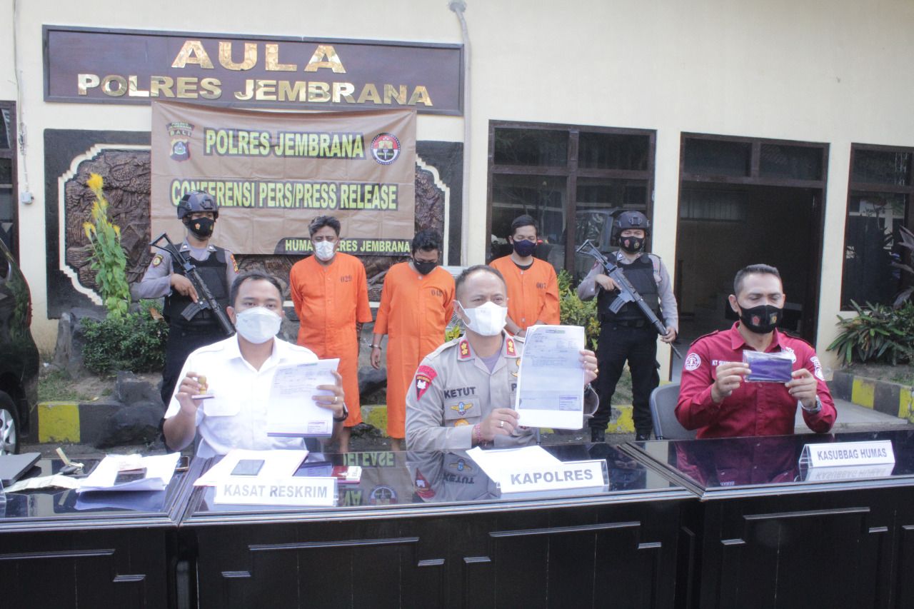 Tiga pelaku pemalsu surat rapid test antigen ditangkap oleh Polres Jembrana (Dok. Polres Jembrana)