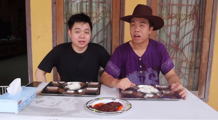 Unik! YouTuber Ini Buat Konten 24 Jam Santap Makanan Penjara Unik! YouTuber Ini Buat Konten 24 Jam Santap Makanan Penjara