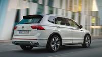 Bicara soal mesin, dikatakan Volkswagen New Tiguan AllSpace masih akan menawarkan mesin bensin 1.5 liter 4 silinder yang mampu menyemburkan 148 tenaga kuda dan mesin 2.0 liter 4 silinder yang mampu menyemburkan tenaga 187 tenaga kuda dan 242 tenaga kuda. Foto: Pool (Autocar)