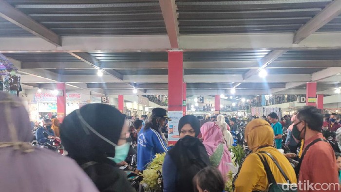 Warga Majalengka serbu pasar jelang Lebaran