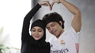Aurel-Atta Belajar Yoga Kamasutra, Kaya Apa Sih Gerakannya?