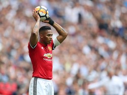 Antonio Valencia sempat memakai jersey nomor 7 dua musim di MU. Pemain Kolombia itu diberikan jersey itu di akhir kepemimpinan Sir Alex Ferguson. (Foto: Getty Images/Catherine Ivill)