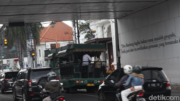 Bandung Tour On Bus (Bandros)