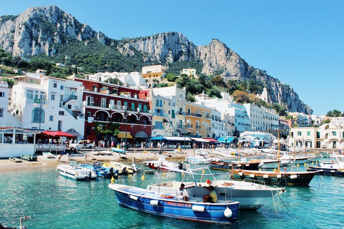 Pulau Capri di Italia, destinasi romantis untuk kalangan atas.