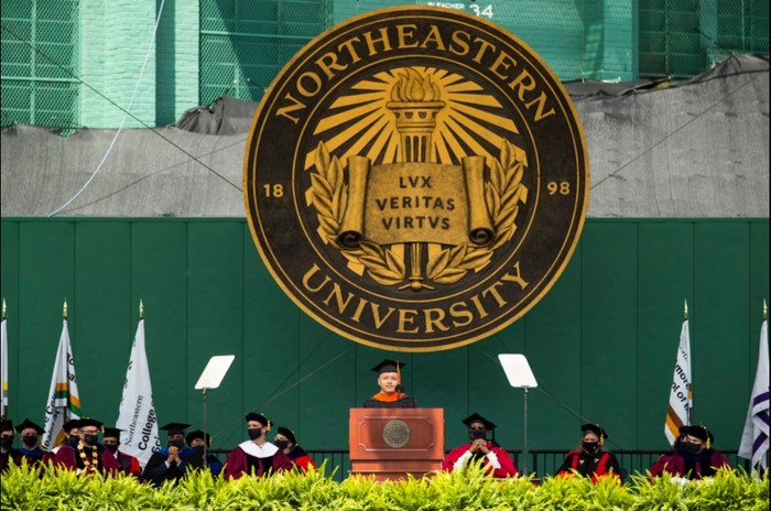 Fitrah Teng saat berpidato di acara wisuda Northeastern University, Amerika Serikat