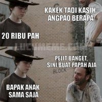 Nasib udah dapet angpao Lebaran yang nggak seberapa, terus diminta juga sama orangtua. Mungkin maksudnya baik, mau ditabungin biar kamu nggak pakai. Foto: lucumeme.com