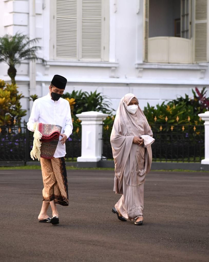 Jokowi dan Iriana Salat Id di Istana Bogor