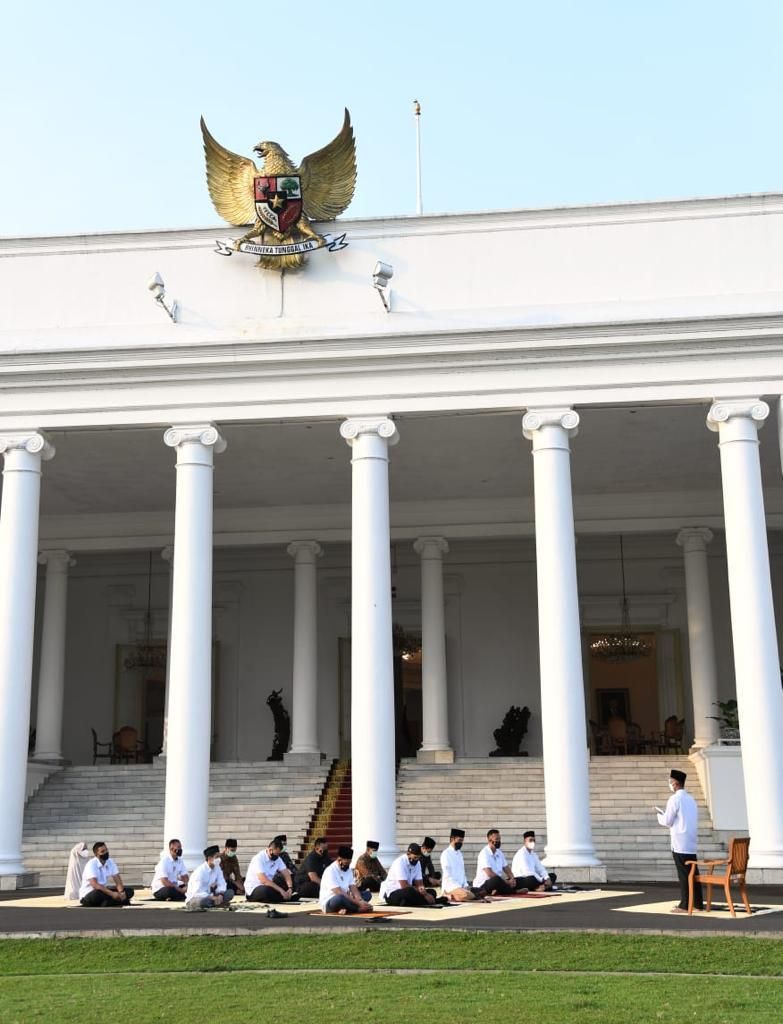 Jokowi dan Iriana Salat Id di Istana Bogor
