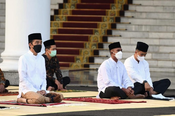 Jokowi dan Iriana Salat Id di Istana Bogor