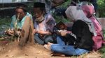 Kala Warga Bandung Ramai-ramai Ziarah Kubur di Momen Lebaran