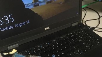 Pengguna laptop ini berkisah ada burung mendadak terbang dari jendela dan mendarat di laptopnya, kemudian burung itu mati dan meninggalkan kotoran. Foto: boredpanda