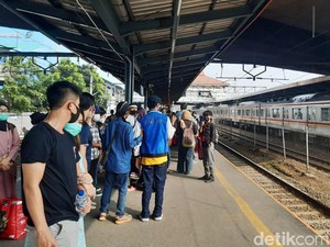 KRL Kembali Berhenti di Stasiun Tanah Abang Pukul 15.00-19.00 WIB