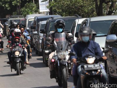 Lalin Perbatasan Bandung Ramai di Tengah Larangan Mudik Lokal
