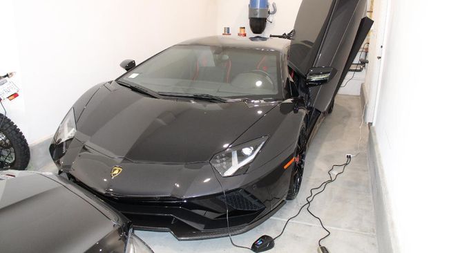 Terlalu! Traveling dan Beli Lamborghini-Ferrari Pakai Dana Bantuan COVID-19