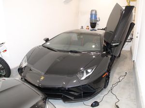 Terlalu! Traveling dan Beli Lamborghini-Ferrari Pakai Dana Bantuan COVID-19