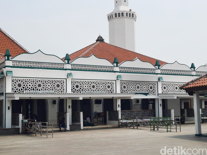 Makam Habib Husein di Masjid Luar Batang