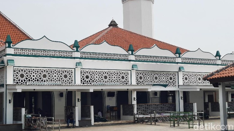 Makam Habib Husein di Masjid Luar Batang Makam Habib Husein di Masjid Luar Batang