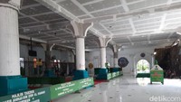 Makam Mbah Priok yang merupakan cagar budaya ini menjadi salah satu cara memperingati Idul Fitri selain bersilaturahmi bersama keluarga.