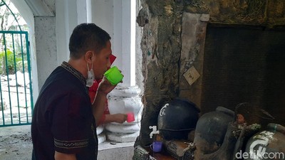 Suasana di Makam Mbah Priok Saat Lebaran Hari Pertama