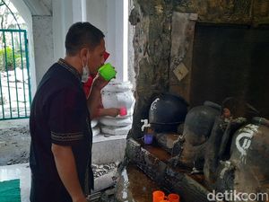 Suasana di Makam Mbah Priok Saat Lebaran Hari Pertama