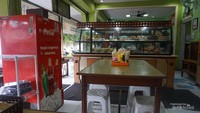 Etalase dimana pengunjung bisa dengan mudah memilih lauk yang akan dipilih.