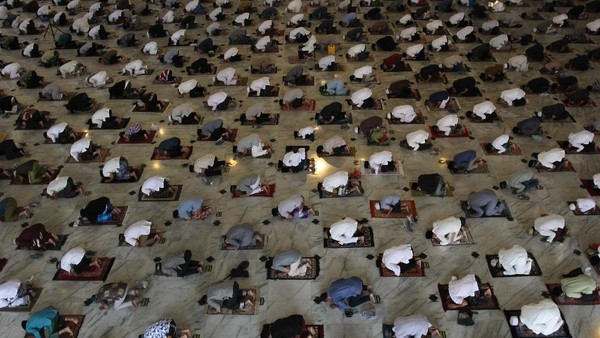 Masjid Al-Akbar Surabaya Terapkan Prokes Ketat Saat Gelar Salat Id