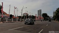 Wali Kota Surabaya, Eri Cahyadi pun mengajak masyarakat untuk dapat merayakan Idul Fitri dengan berkumpul bersama keluarga di rumah saja. Ia juga mengimbau agar warga tidak menggelar halal bihalal dengan skala besar.
