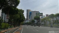Sama halnya dengan Gubernur Jatim, Khofifah Indar Parawansa mengajak masyarakat Jatim untuk silaturahmi secara virtual, seperti video call. Sebab, era saat ini sudah didukung oleh kecanggihan teknologi yang ada pada ponsel pintar.