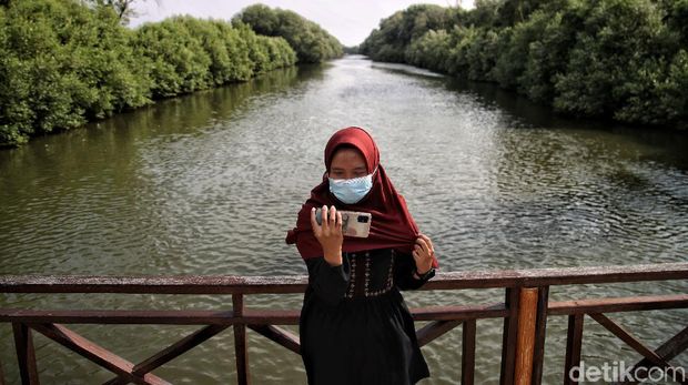 Libur Lebaran kerap dimanfaatkan masyarakat untuk berwisata bersama keluarga. Di PIK, kawasan ekowisata berbasis hutan mangrove ini cocok untuk libur Lebaran.