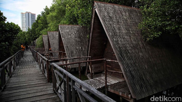 Libur Lebaran kerap dimanfaatkan masyarakat untuk berwisata bersama keluarga. Di PIK, kawasan ekowisata berbasis hutan mangrove ini cocok untuk libur Lebaran.