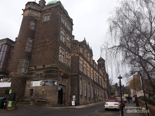Stirling Highland Hotel menjulang di St John Street sejak 1854
