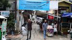Meski Ditutup, Warga Tetap Ziarah ke TPU Sirnaraga Bandung