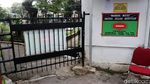 Meski Ditutup, Warga Tetap Ziarah ke TPU Sirnaraga Bandung