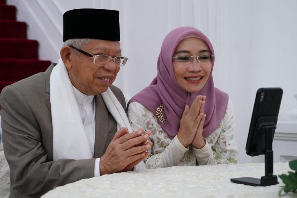Momen Jokowi-Iriana dan Ma'ruf-Wury silaturahmi lewat video call