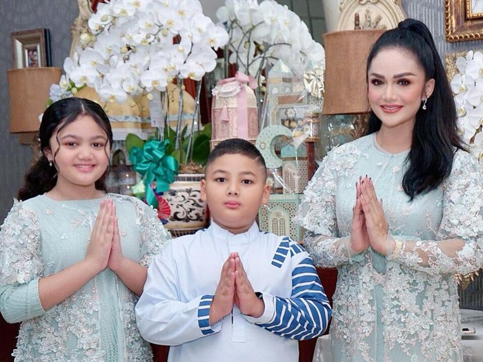 Momen Lebaran Krisdayanti
