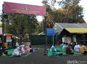 Nakes hingga TKI Positif COVID-19 Salat Id Bareng di RSLI Surabaya