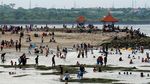Pantai Sanur Ramai di Hari Pertama Lebaran
