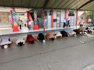 Dapat Remisi Lebaran, Napi Lapas di Samarinda Sujud Syukur