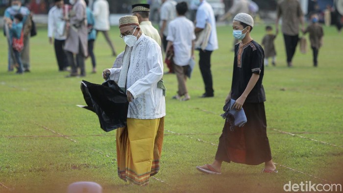 Masjid Agung Al Azhar jadi salah satu masjid yang gelar salat Idul Fitri di Ibu Kota. Seperti apa pelaksanaan salat Id di masjid tersebut? Berikut potretnya.