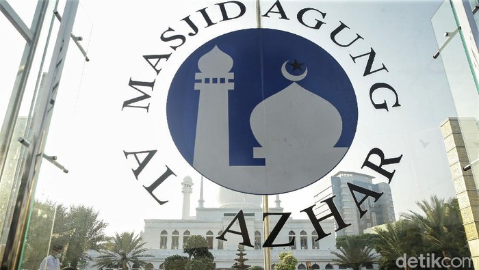 Masjid Agung Al Azhar jadi salah satu masjid yang gelar salat Idul Fitri di Ibu Kota. Seperti apa pelaksanaan salat Id di masjid tersebut? Berikut potretnya.